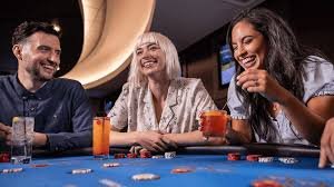 Antarmuka Crash 3mbola di layar ponsel menampilkan zona betting dan tombol Cashout